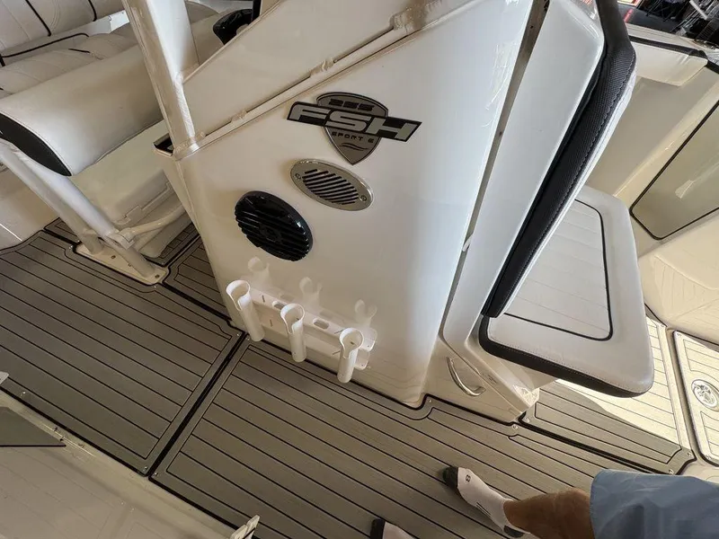 Slide: The Image of Yamaha 255 FSH Sport E 2025 - 12