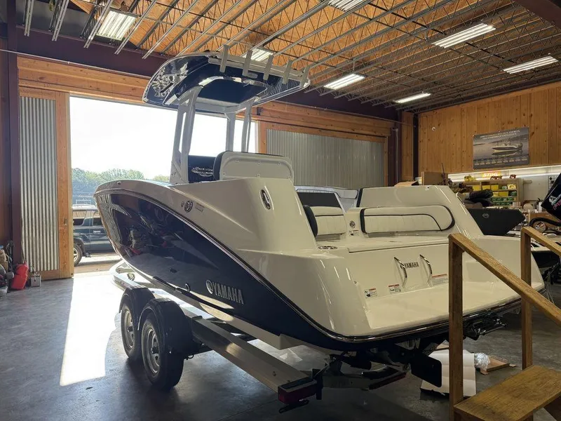 Slide: The Image of Yamaha 255 FSH Sport E 2025 - 3