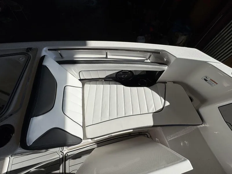 Slide: The Image of Yamaha 255 FSH Sport E 2025 - 8