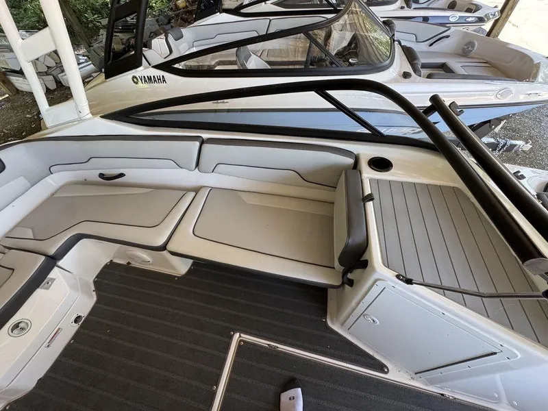 Slide: The Image of Yamaha AR190 2025 - 8