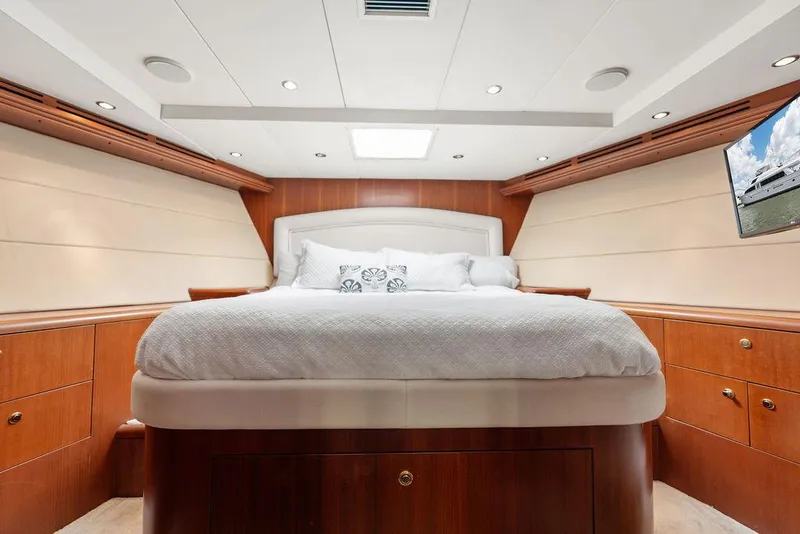 Slide: The Image of Hatteras 100 Motor Yacht 2004 - 50