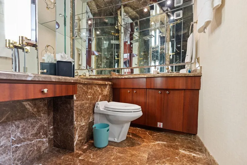 Slide: The Image of Hatteras 100 Motor Yacht 2004 - 51