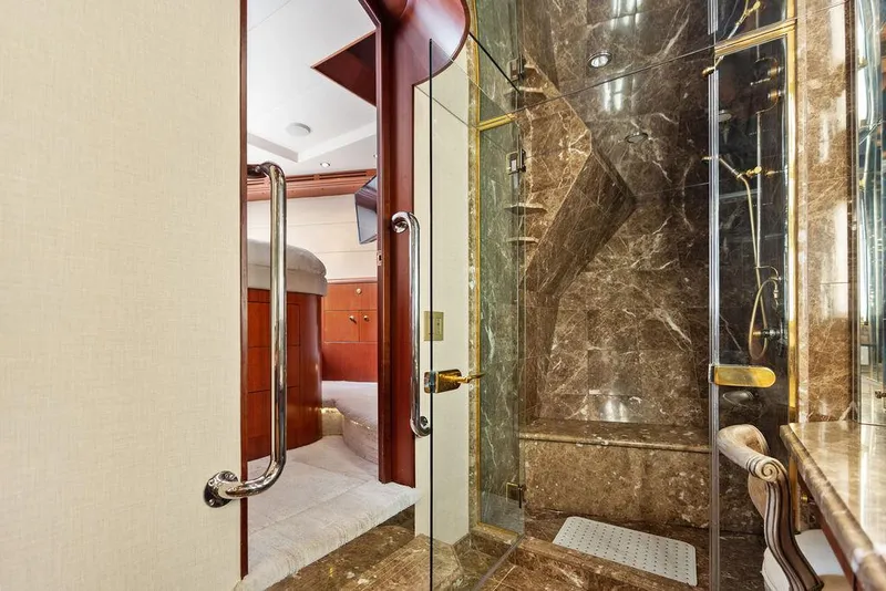 Slide: The Image of Hatteras 100 Motor Yacht 2004 - 52