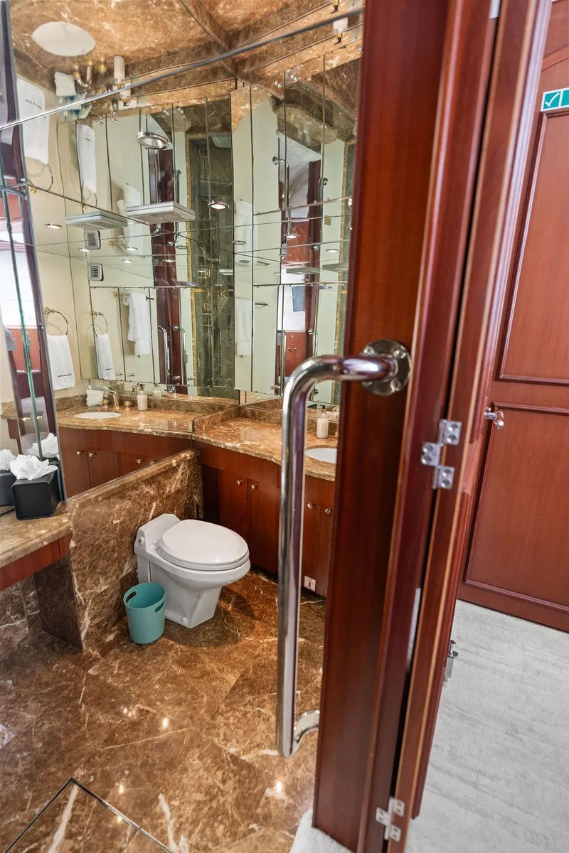 Slide: The Image of Hatteras 100 Motor Yacht 2004 - 55