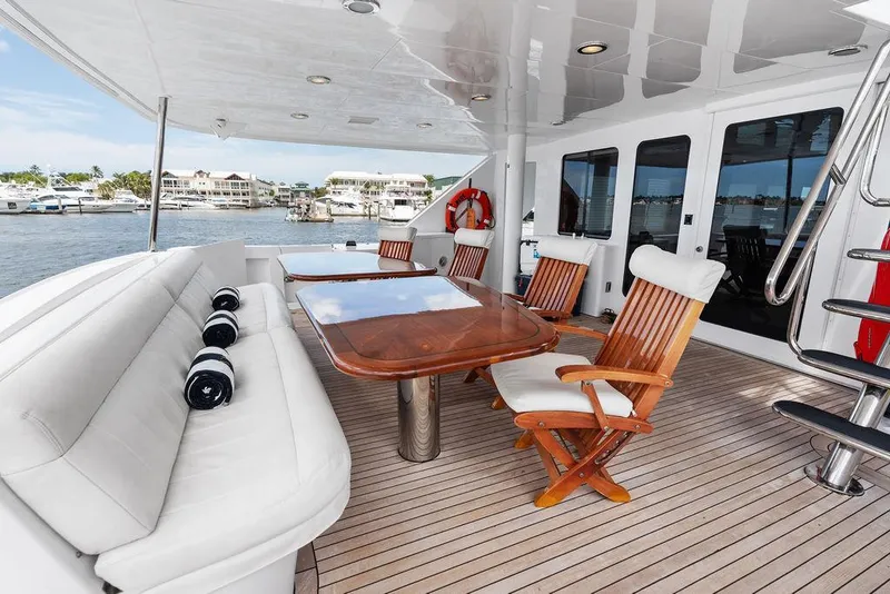 Slide: The Image of Hatteras 100 Motor Yacht 2004 - 59