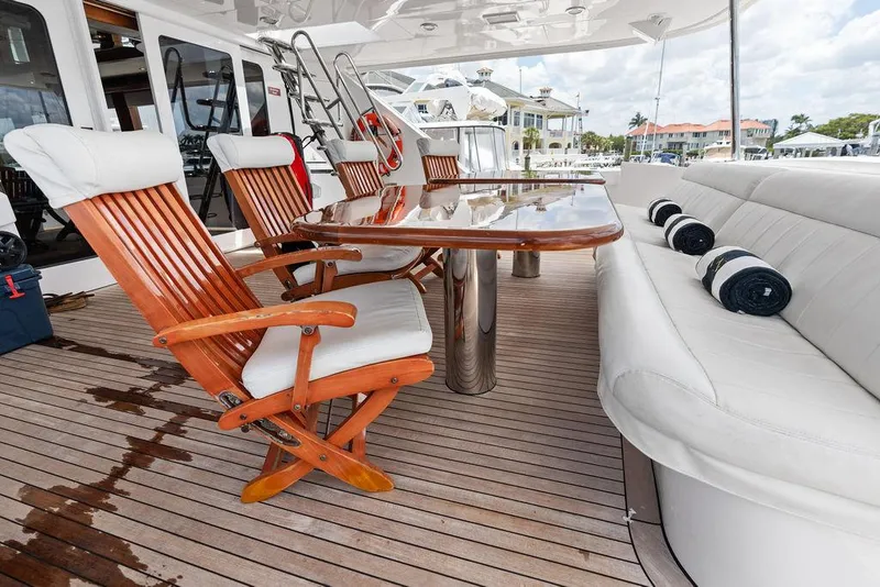 Slide: The Image of Hatteras 100 Motor Yacht 2004 - 60