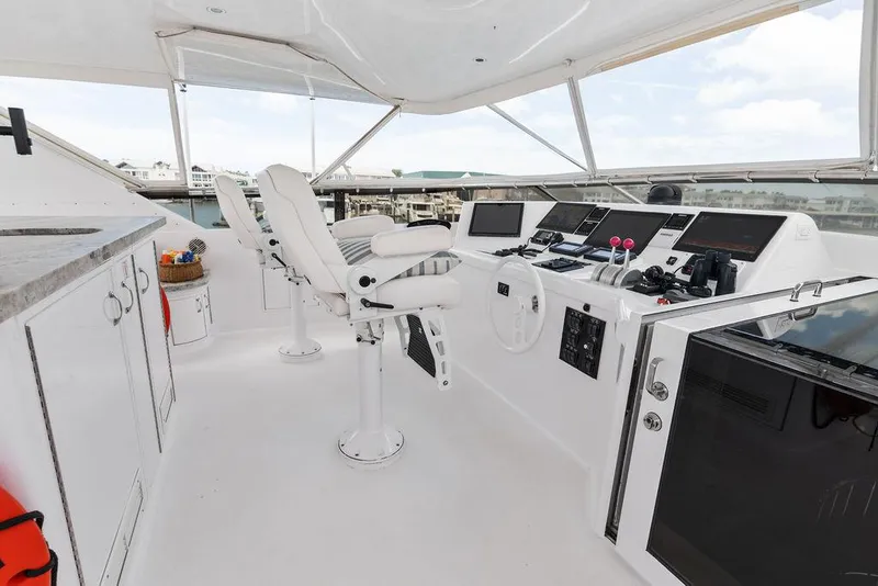 Slide: The Image of Hatteras 100 Motor Yacht 2004 - 69