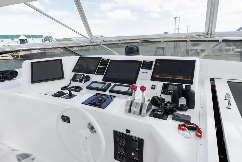 Slide: The Image of Hatteras 100 Motor Yacht 2004 - 70