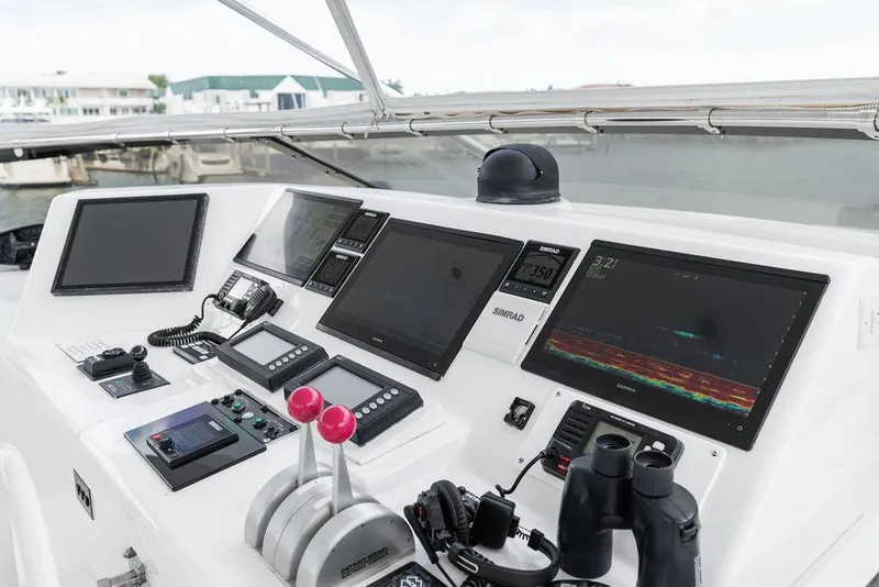 Slide: The Image of Hatteras 100 Motor Yacht 2004 - 71