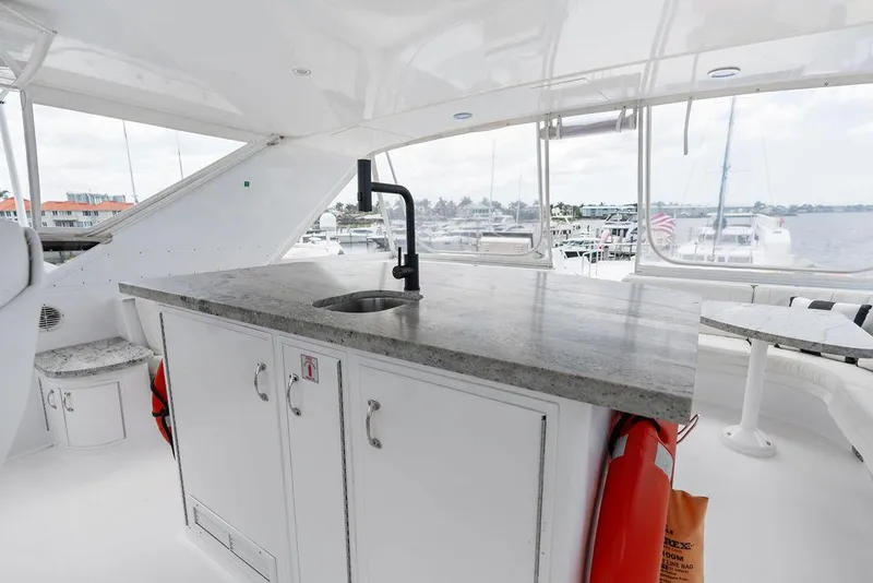 Slide: The Image of Hatteras 100 Motor Yacht 2004 - 73