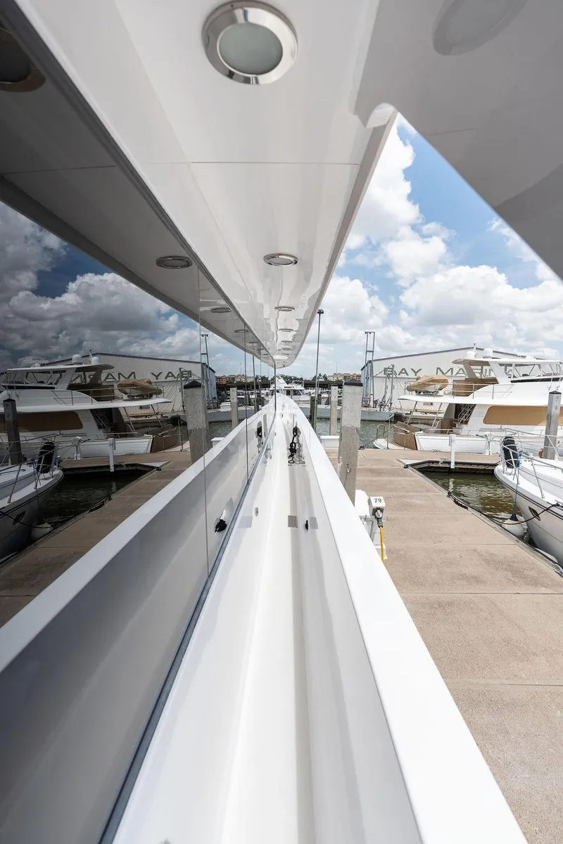 Slide: The Image of Hatteras 100 Motor Yacht 2004 - 74