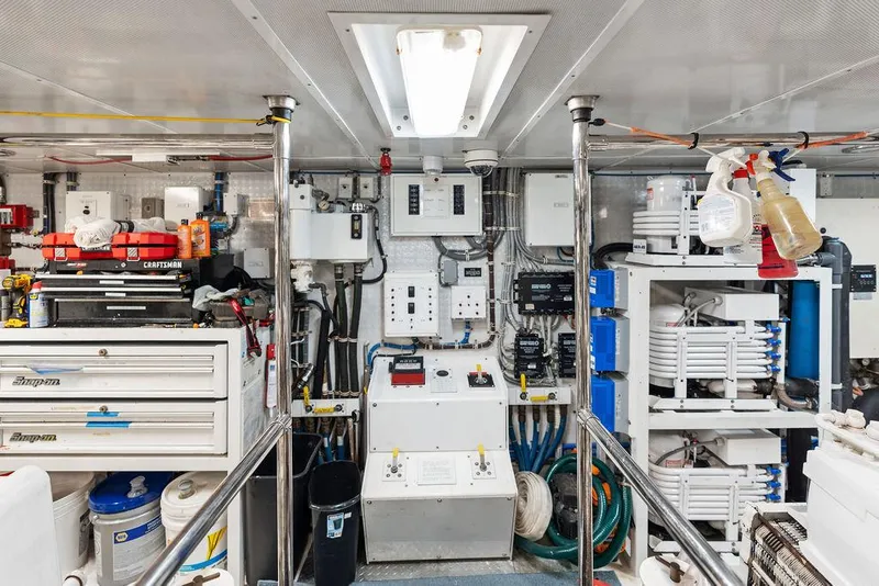 Slide: The Image of Hatteras 100 Motor Yacht 2004 - 83