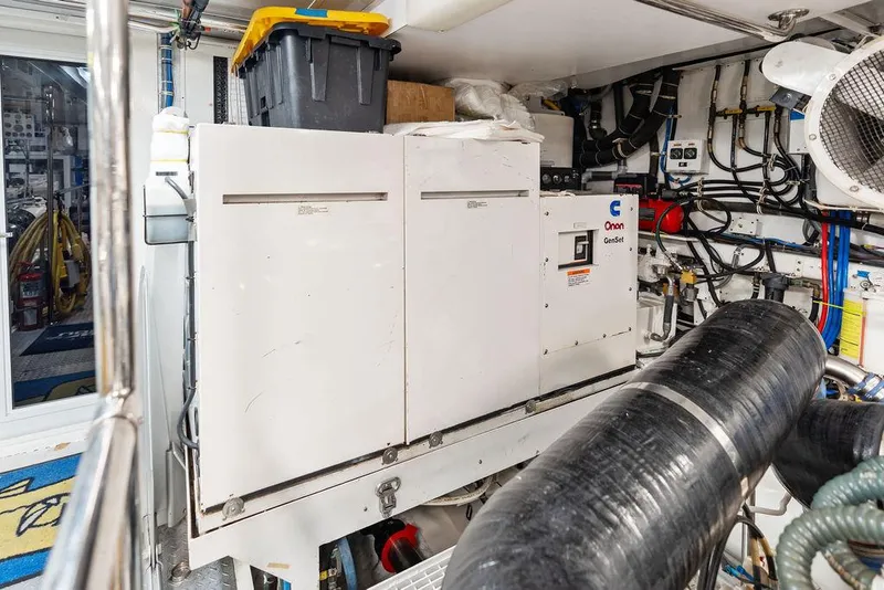 Slide: The Image of Hatteras 100 Motor Yacht 2004 - 86