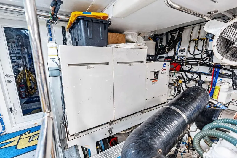 Slide: The Image of Hatteras 100 Motor Yacht 2004 - 87