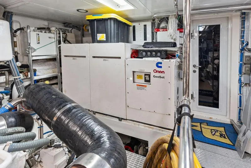 Slide: The Image of Hatteras 100 Motor Yacht 2004 - 89