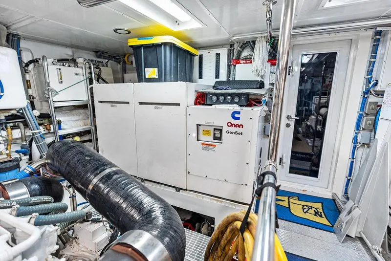 Slide: The Image of Hatteras 100 Motor Yacht 2004 - 90