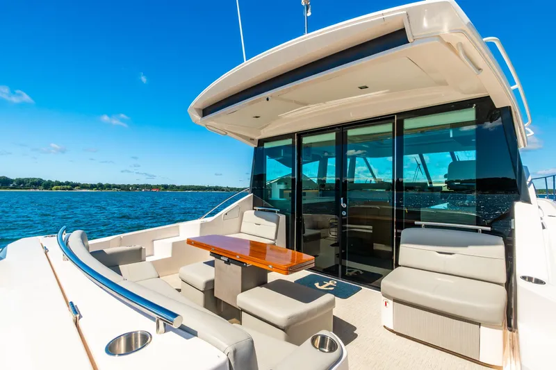 Slide: The Image of Tiara C53 Coupe 2019 - 14