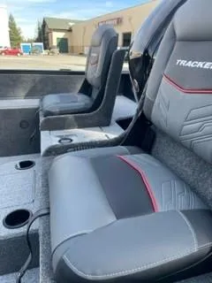 Slide: The Image of Tracker Pro Guide V-175 WT 2025 - 102