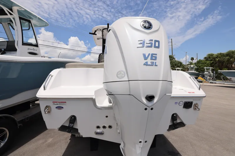 Slide: The Image of 2026 Sea Hunt Ultra 255 SE boat with Yamaha outboard motor on trailer. - 15