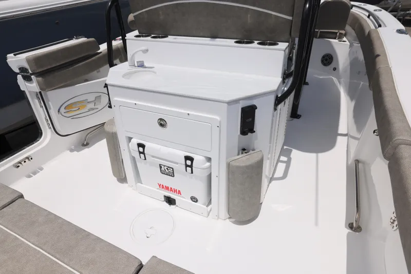 Slide: The Image of Yamaha Outboards sales event poster, offering coverage protection and dealer credits, 2026 Sea Hunt Ultra 255 SE. - 2