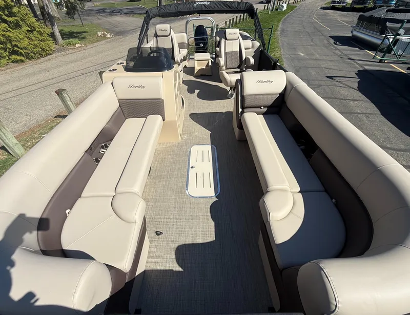 Slide: The Image of 2025 Bentley Pontoons Elite 253 Admiral with spacious seating and modern design. - 10