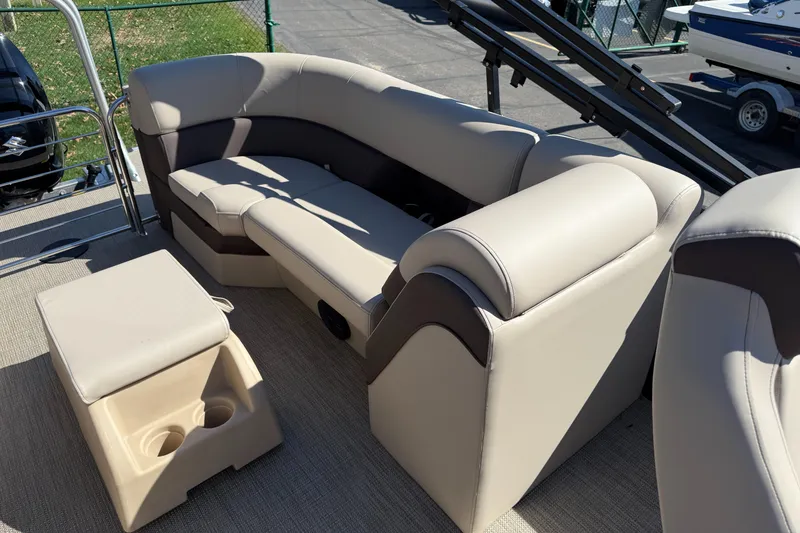 Slide: The Image of 2025 Bentley Pontoons Elite 253 Admiral interior with beige seating and cup holders. - 30