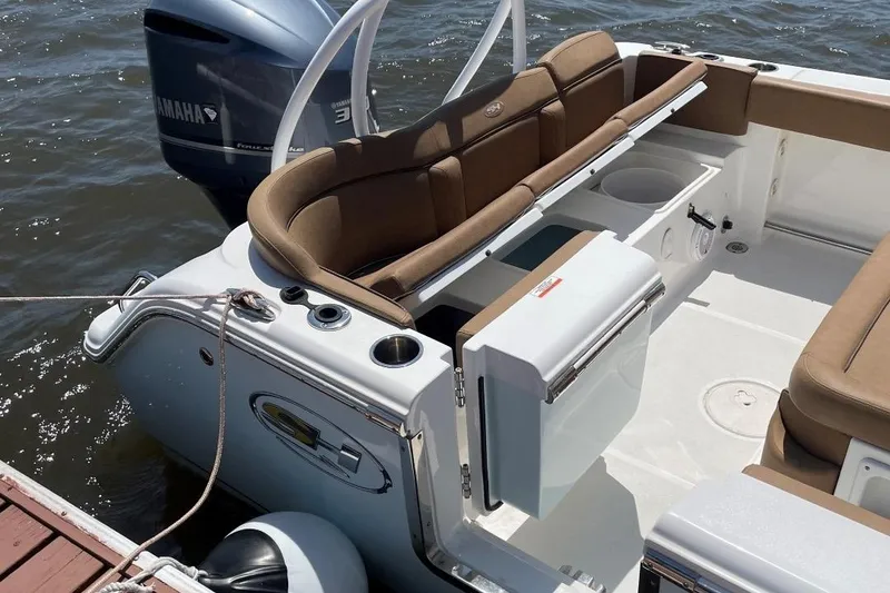 Slide: The Image of 2021 Sea Hunt 239 Ultra SE boat with Yamaha engine, featuring comfortable seating and storage. - 34