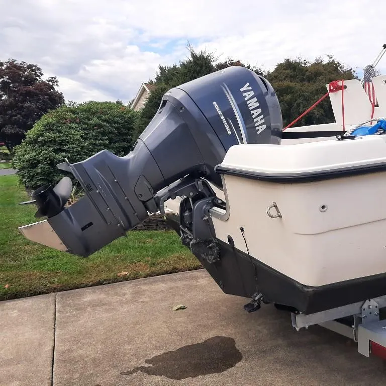 Slide: The Image of 2004 Hydra-Sports Lightning 212 CC boat with Yamaha outboard motor on a driveway. - 3