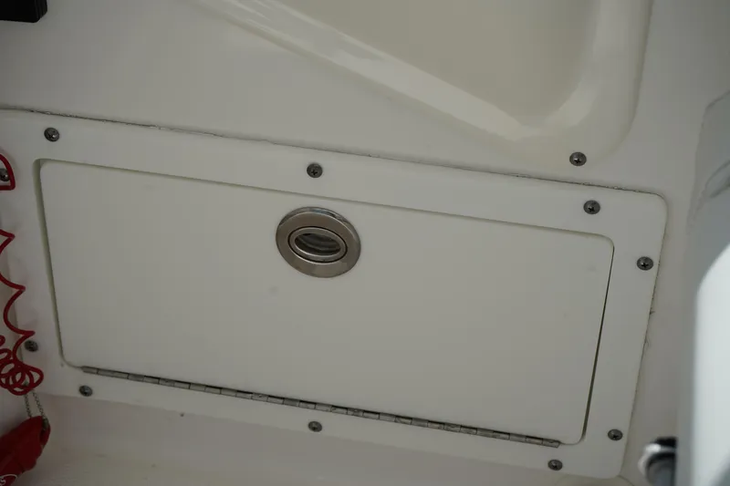 Slide: The Image of 2018 Edgewater 262 CX boat compartment with latch and red safety cord. - 41