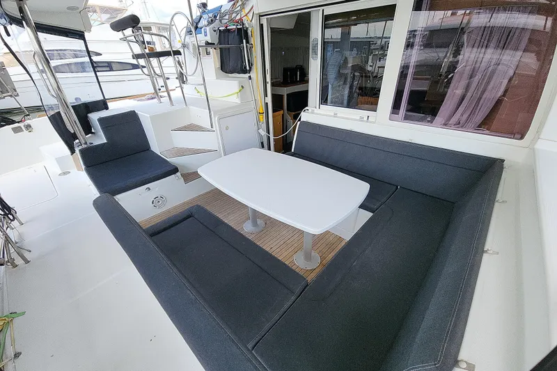 Slide: The Image of 2012 Lagoon 400 yacht cockpit with seating and table, featuring modern design. - 20