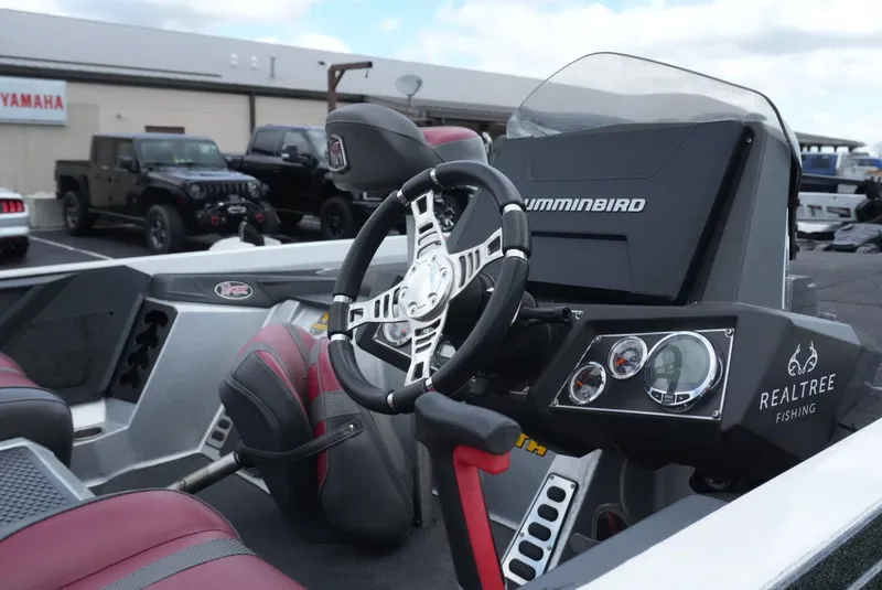 Slide: The Image of 2018 Ranger Z520L boat interior with steering wheel and Humminbird electronics. - 6