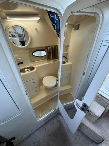 Slide: The Image of Rinker 270 Viesta Vee 2000 - 7