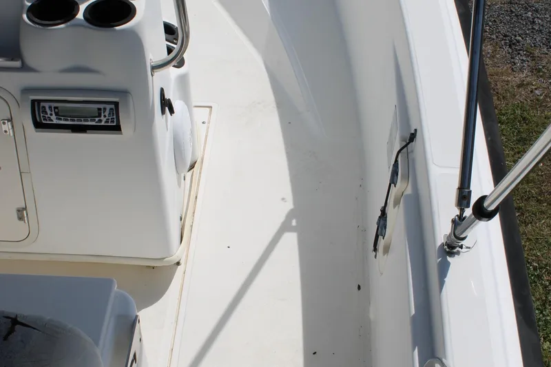 Slide: The Image of 2005 Boston Whaler 180 Dauntless boat interior with console and cup holders. - 18