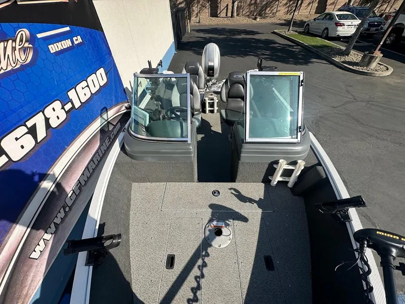 Slide: The Image of 2011 Lund 1625 Rebel XL Sport boat, interior view, parked outdoors. - 34