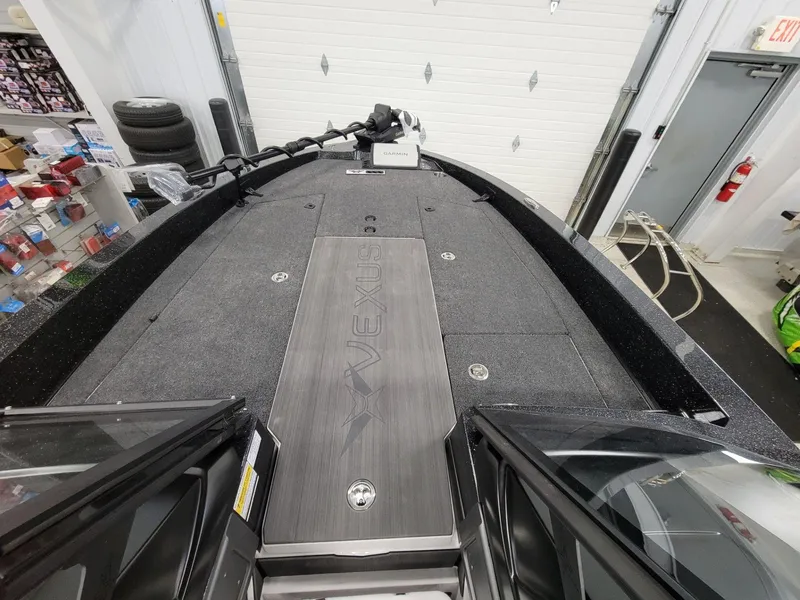 Slide: The Image of Vexus Boats DVX22s 2025 - 13