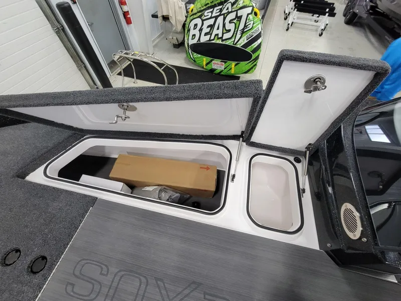 Slide: The Image of Vexus Boats DVX22s 2025 - 16