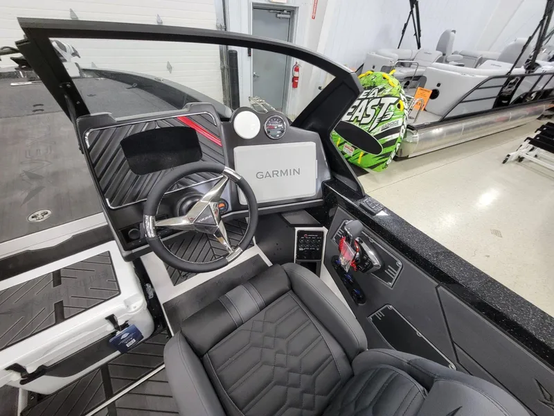 Slide: The Image of Vexus Boats DVX22s 2025 - 20