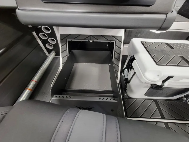 Slide: The Image of Vexus Boats DVX22s 2025 - 25