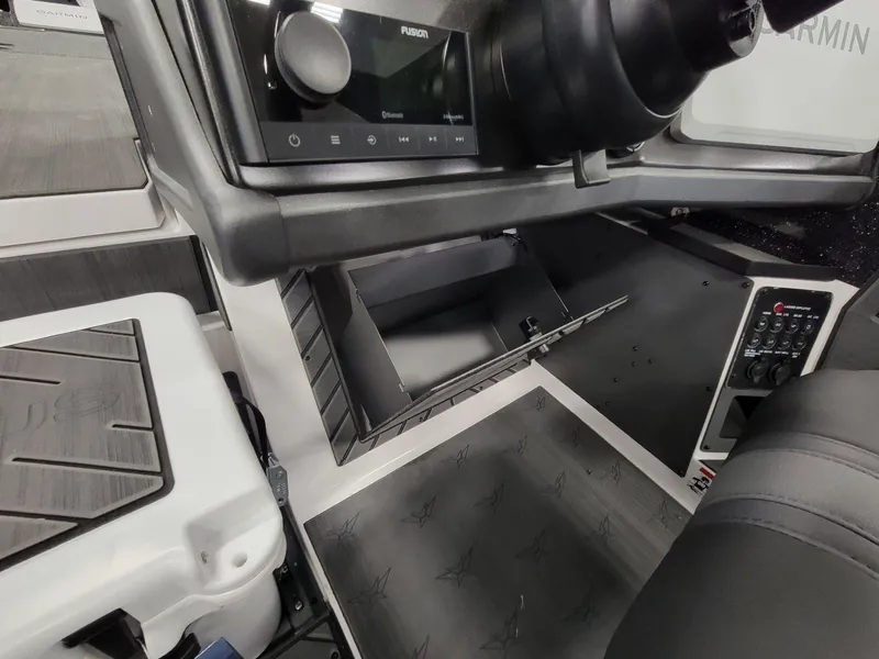 Slide: The Image of Vexus Boats DVX22s 2025 - 27