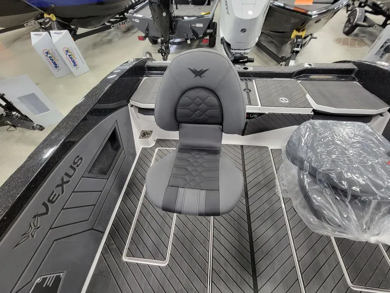 Slide: The Image of Vexus Boats DVX22s 2025 - 29