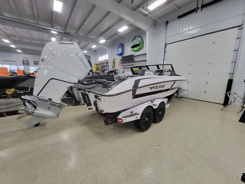 Slide: The Image of Vexus Boats DVX22s 2025 - 3