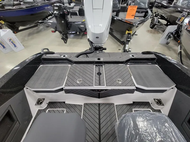 Slide: The Image of Vexus Boats DVX22s 2025 - 30