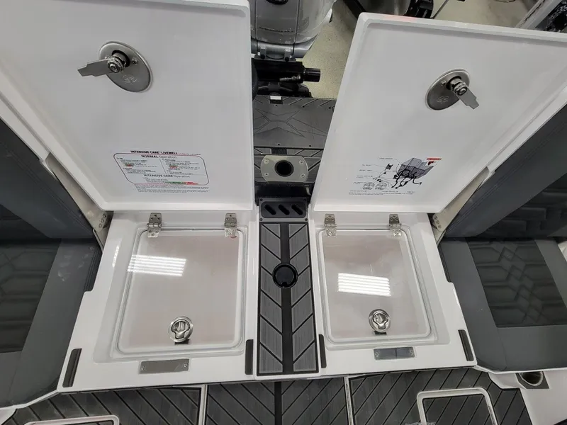 Slide: The Image of Vexus Boats DVX22s 2025 - 32