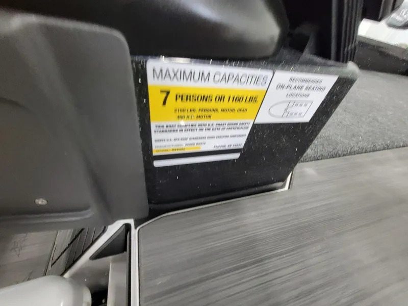 Slide: The Image of Vexus Boats DVX22s 2025 - 35