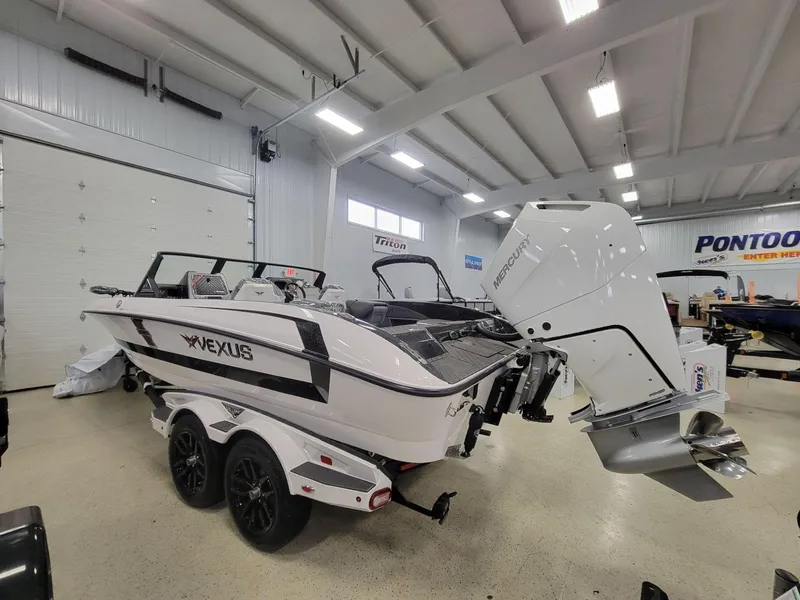 Slide: The Image of Vexus Boats DVX22s 2025 - 5