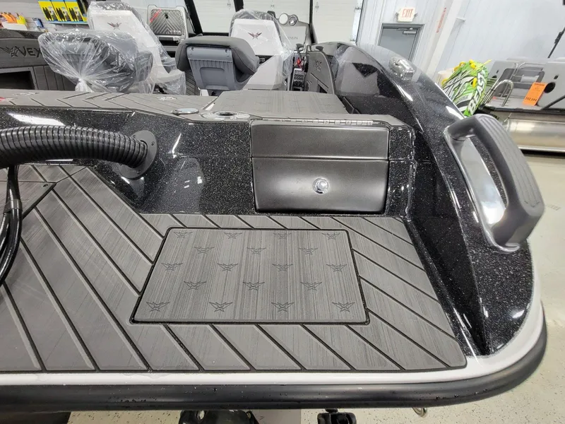 Slide: The Image of Vexus Boats DVX22s 2025 - 7