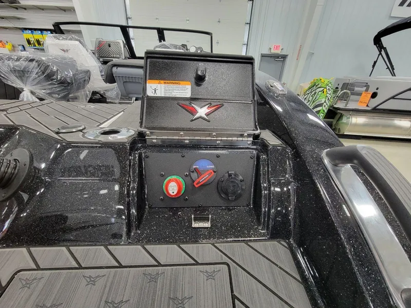 Slide: The Image of Vexus Boats DVX22s 2025 - 8