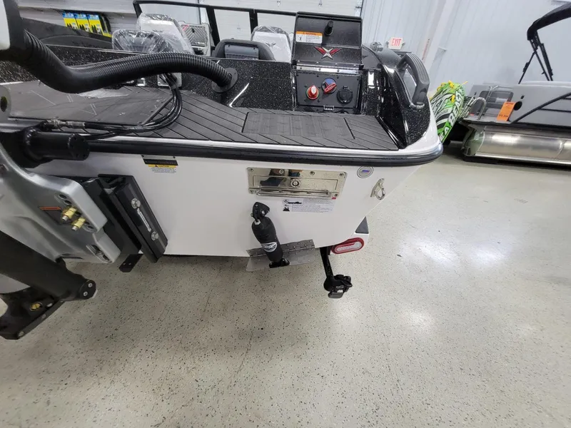 Slide: The Image of Vexus Boats DVX22s 2025 - 9