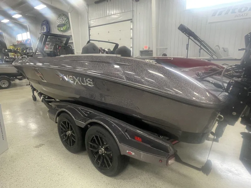 Slide: The Image of Vexus Boats DVX22s 2025 - 10