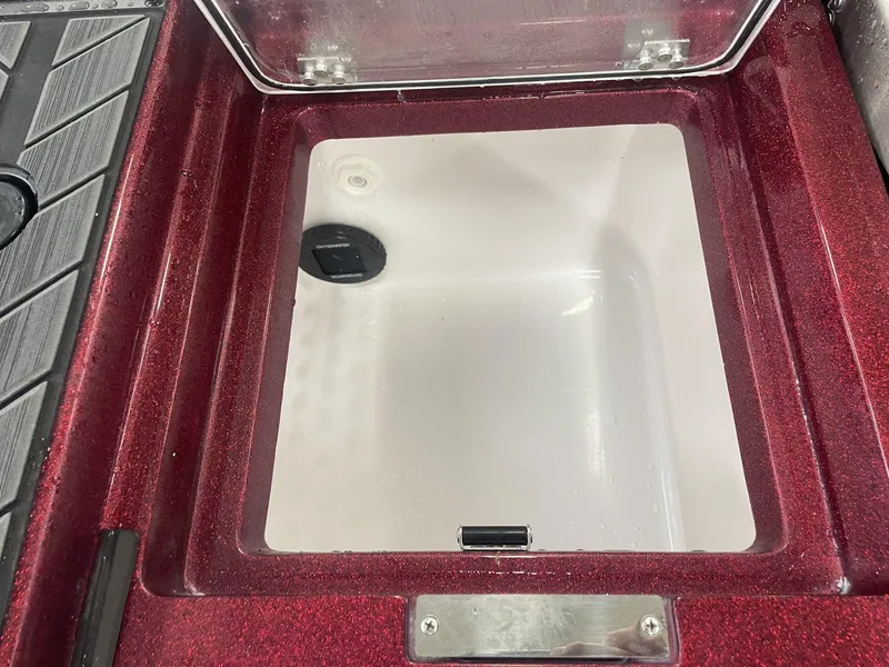 Slide: The Image of Vexus Boats DVX22s 2025 - 17